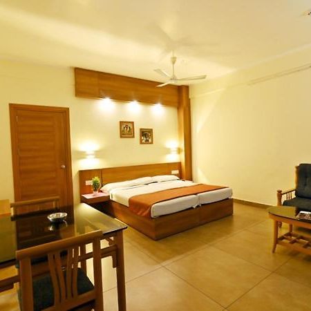 Maharani Hotel Kozhikode Exteriör bild