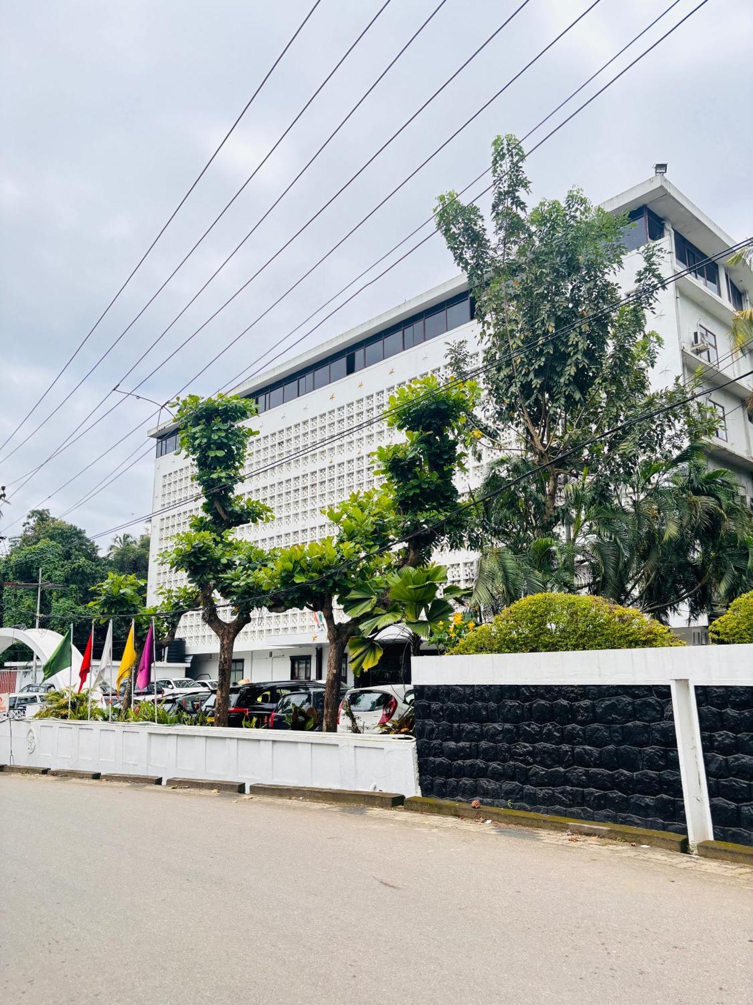 Maharani Hotel Kozhikode Exteriör bild