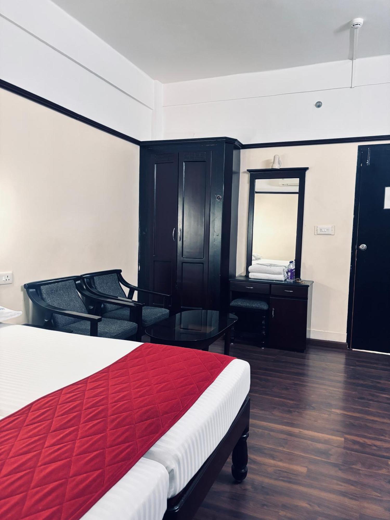 Maharani Hotel Kozhikode Exteriör bild