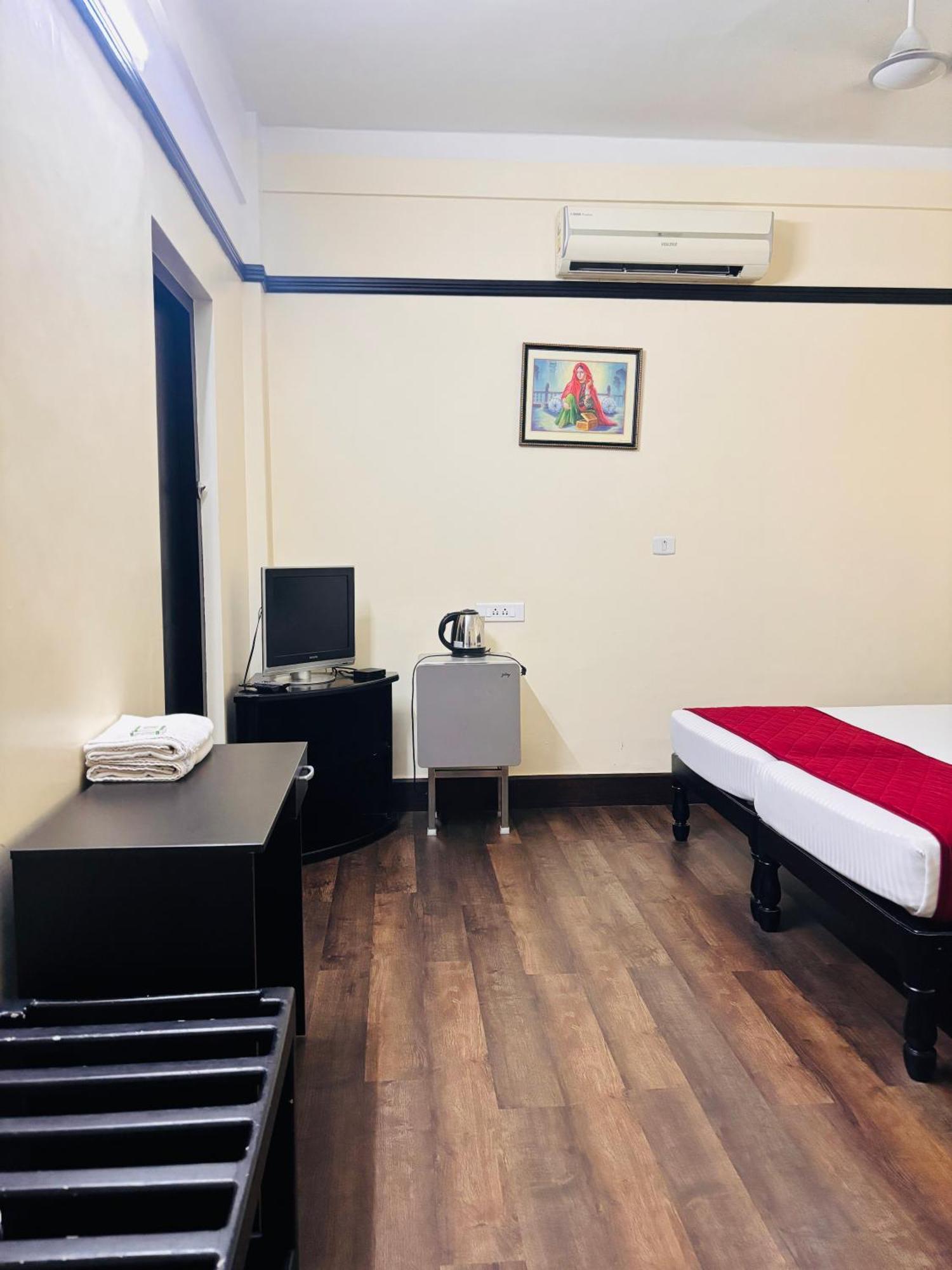 Maharani Hotel Kozhikode Exteriör bild