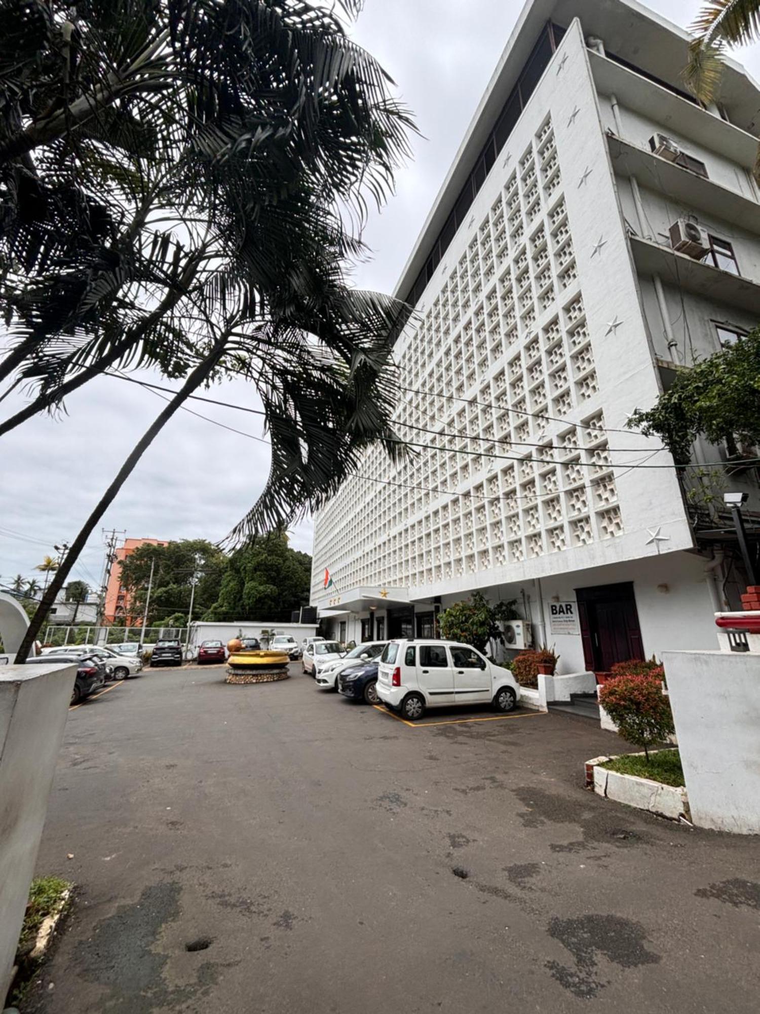 Maharani Hotel Kozhikode Exteriör bild