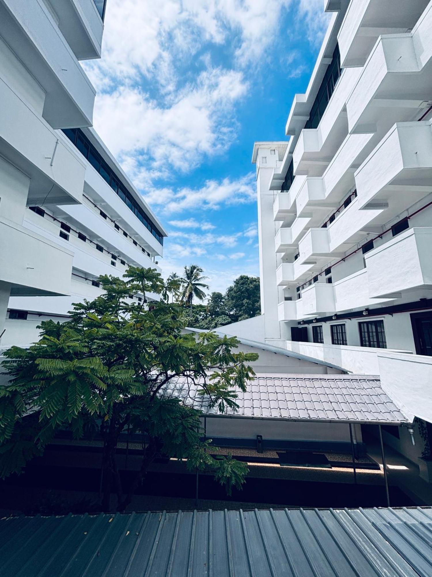 Maharani Hotel Kozhikode Exteriör bild