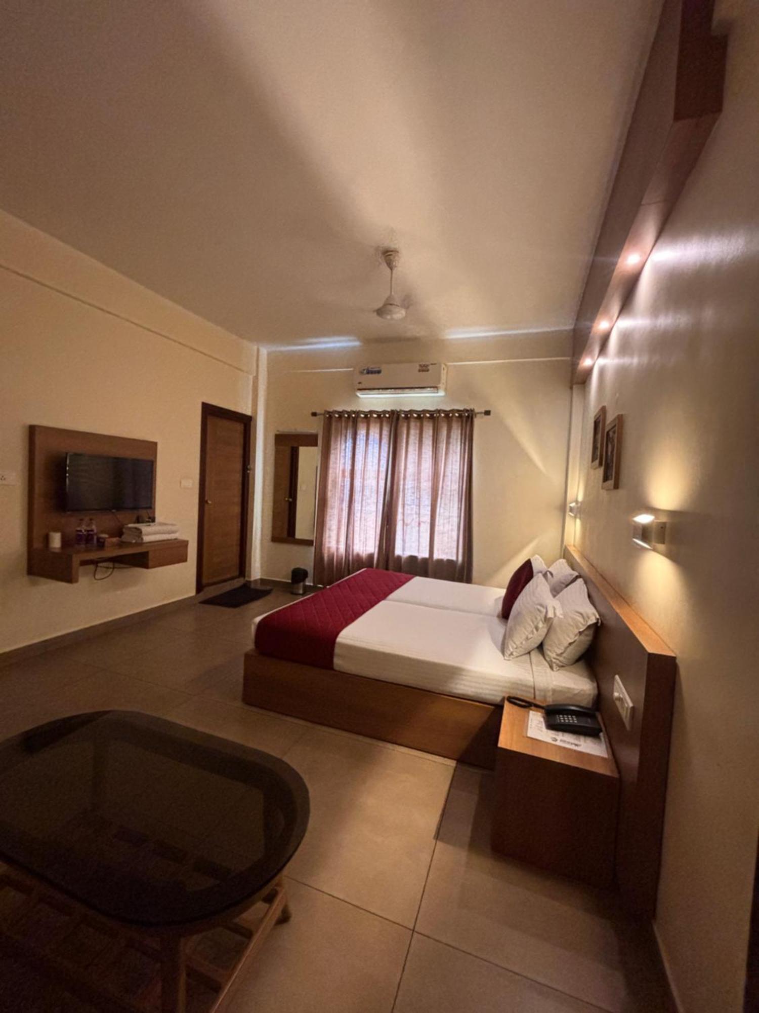 Maharani Hotel Kozhikode Exteriör bild