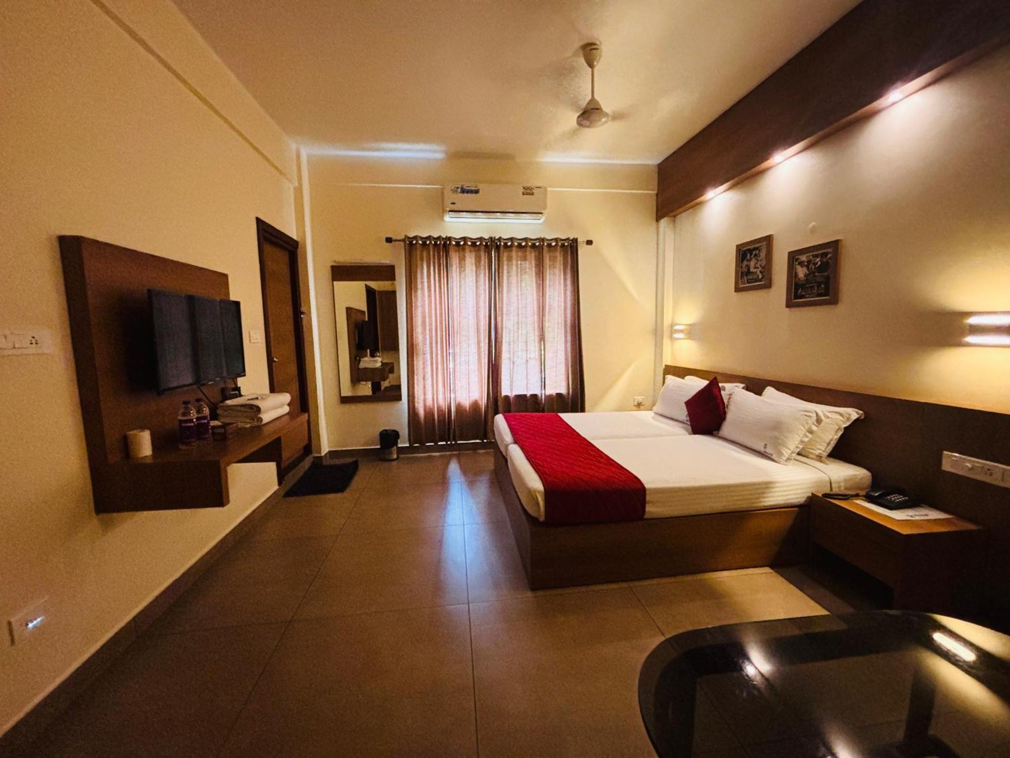 Maharani Hotel Kozhikode Exteriör bild