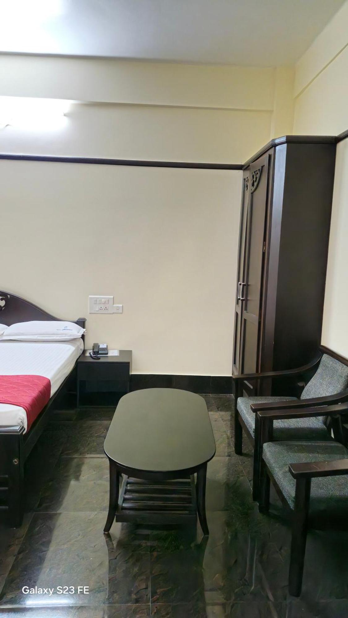 Maharani Hotel Kozhikode Exteriör bild